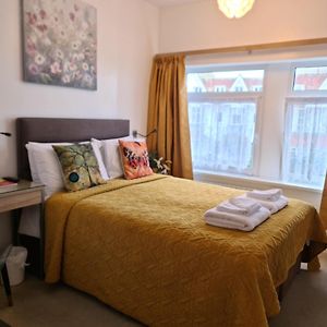 Torland Seafront Hotel - Free Parking, Wi-Fi, All Rooms En-Suite